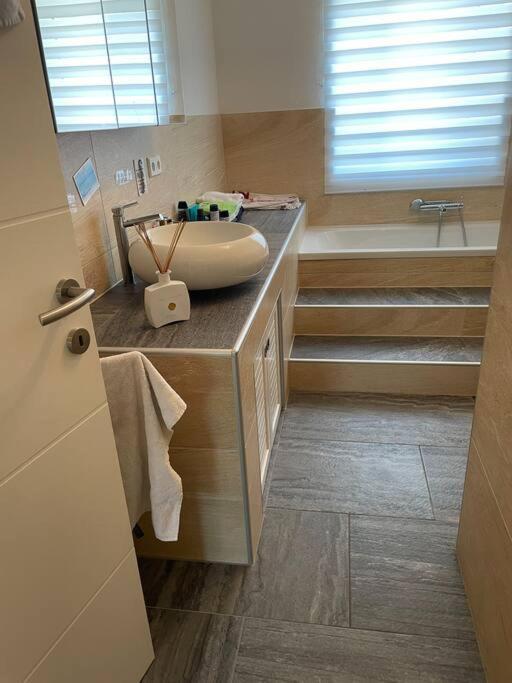 Moderne Wohnung Mit Stil Gross Gerungs Экстерьер фото
